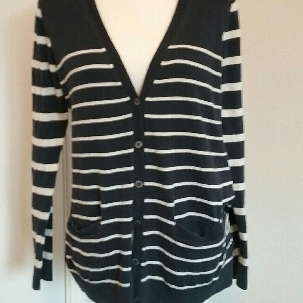 Cute gap sweater.